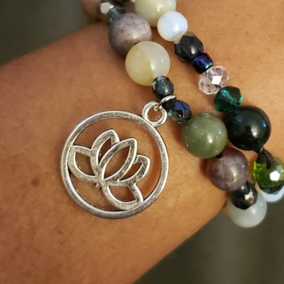 Tranquil Treasure Gems - Hand-Made! Jewelry - Agate/Amazonite Lotus Stretch Bracelet